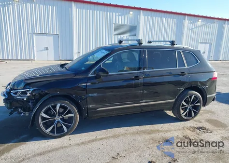 2022 Volkswagen Tiguan 2.0T Sel R-Line z USA, uszkodzony, nr VIN 3VV4B7AX9NM004229